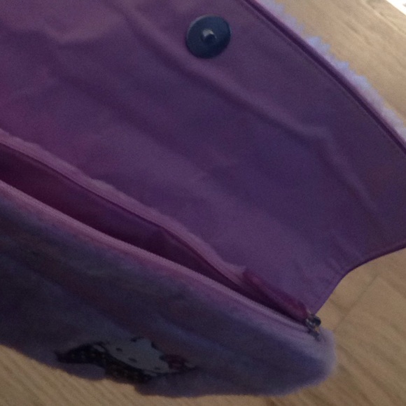 Hello kitty furry wristlet new w/o tags. - Picture 3 of 8